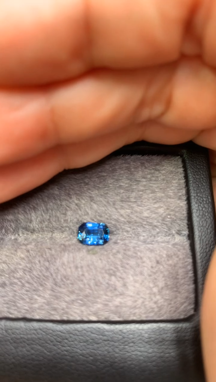 【闪购商品】定制蓝宝石裸石未镶嵌雷切型 无烧钴蓝蓝宝石 1.06ct