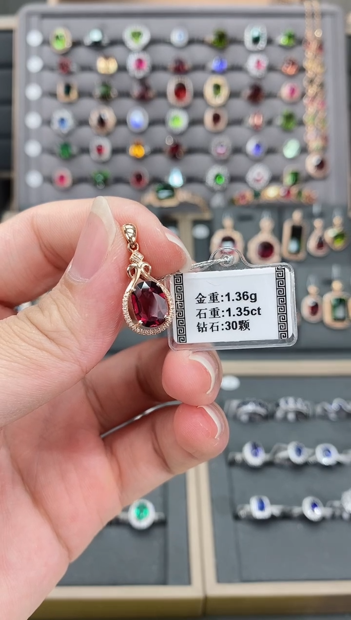 【闪购商品】碧玺颈饰18K金镶嵌1.35  