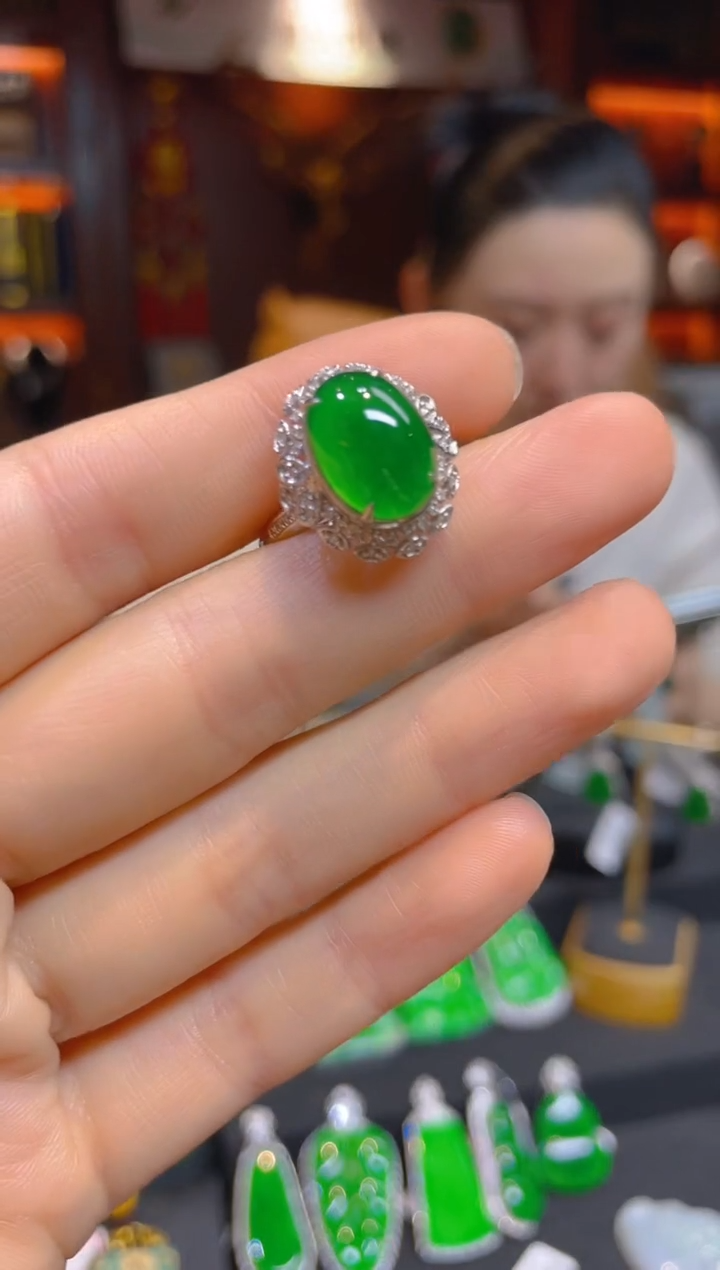 【闪购商品】翡翠戒指18K金镶嵌114296天然A货翡翠蛋面戒指