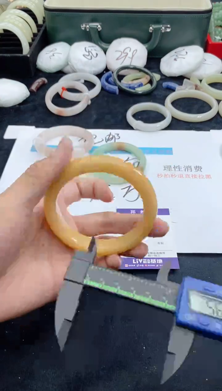 【闪购商品】石英质玉手镯未镶嵌139+64-65