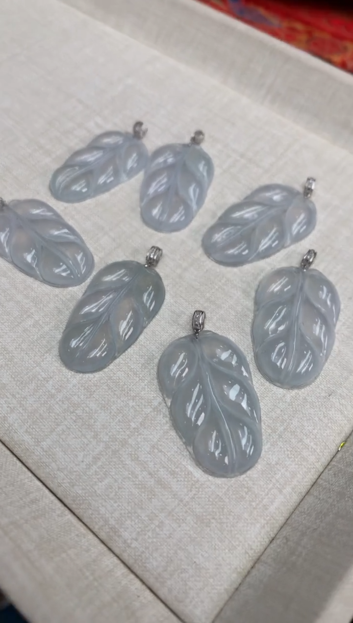 【闪购商品】翡翠颈饰18K金镶嵌叶子 多样性发（1件）