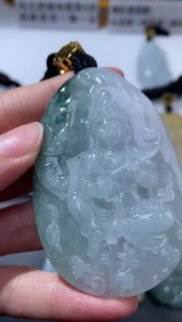 未镶嵌挂件翡翠371838   多人 