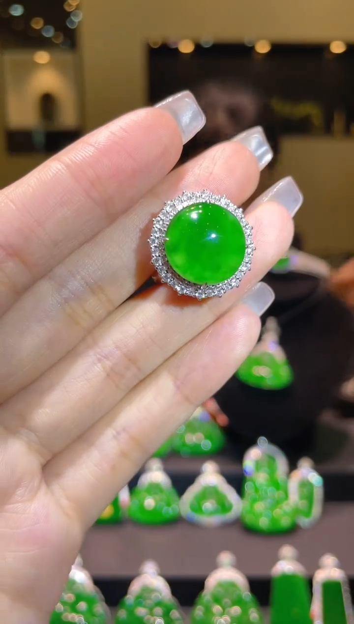 【闪购商品】翡翠吊坠(赠链)18K金镶嵌A32