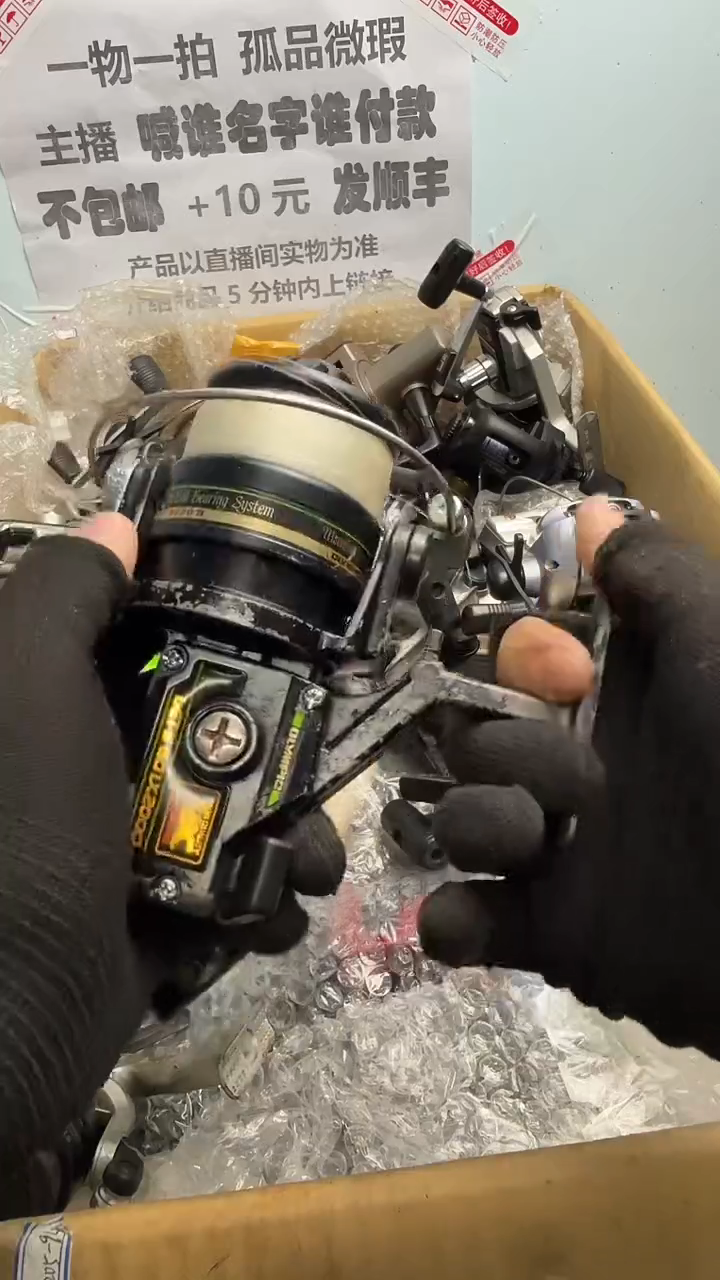 徐****…钓鱼轮，微瑕孤品，成色，型号直播间讲解为准，看好再下单。