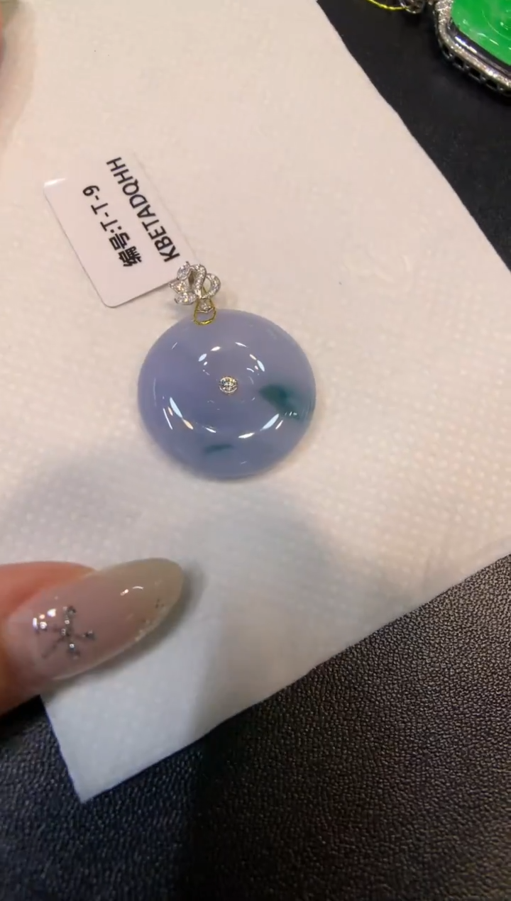 颈饰18K金镶嵌翡翠平安扣