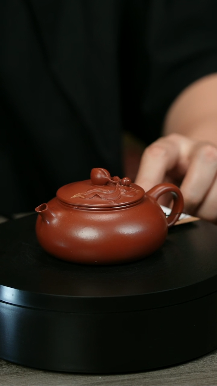 茶壶紫砂张H1820陈春芬寿桃寒江