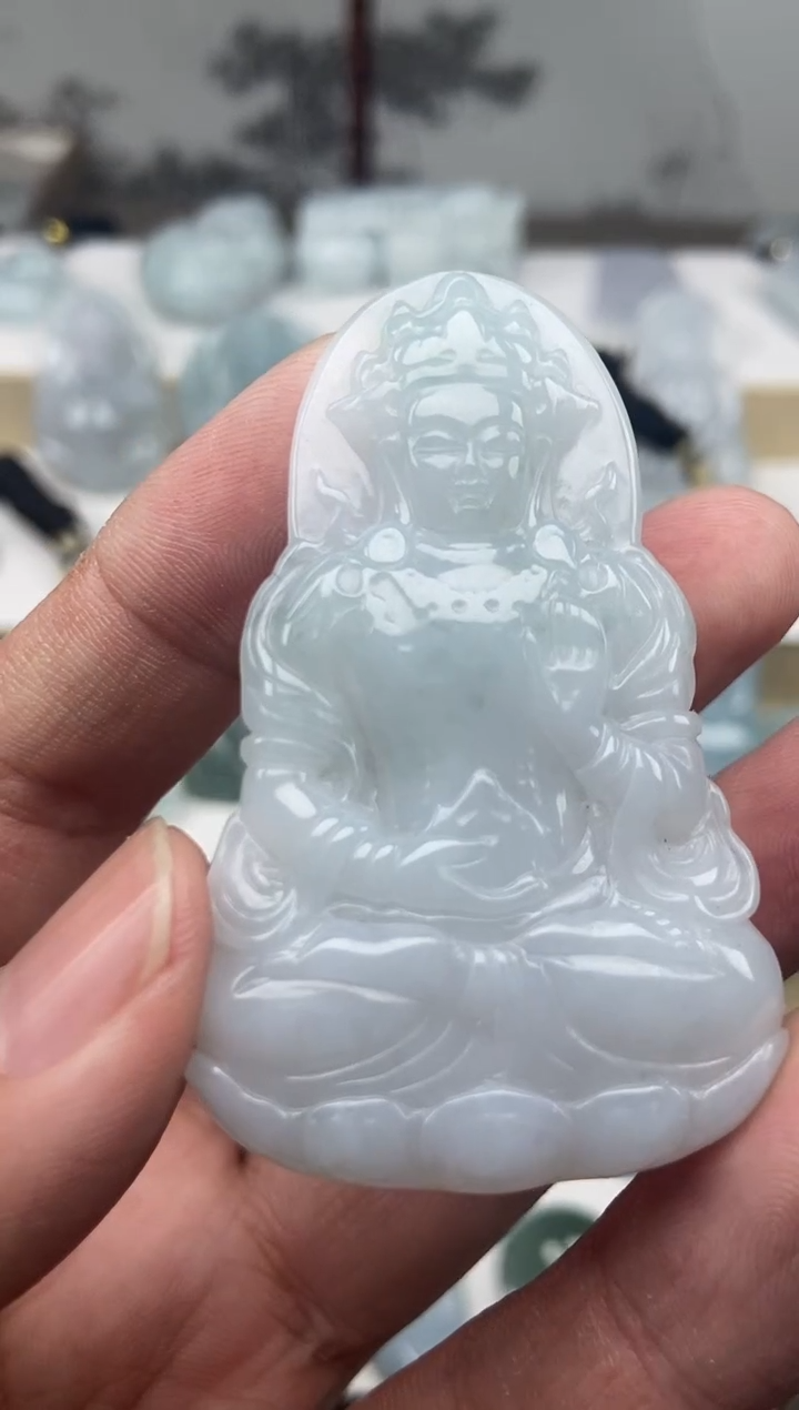 颈饰未镶嵌翡翠度母观音