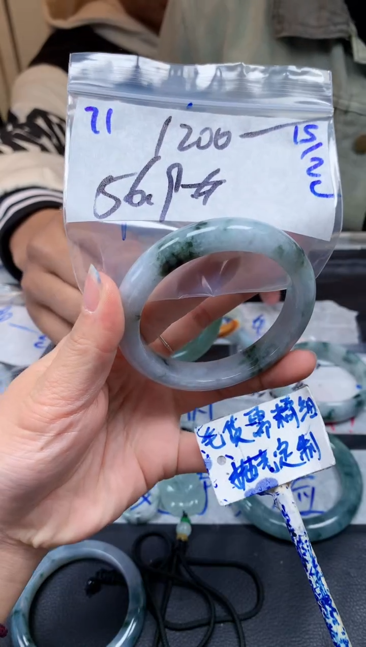 【闪购商品】定制翡翠未镶嵌71毛货需精细抛光手镯多样性拍一发一