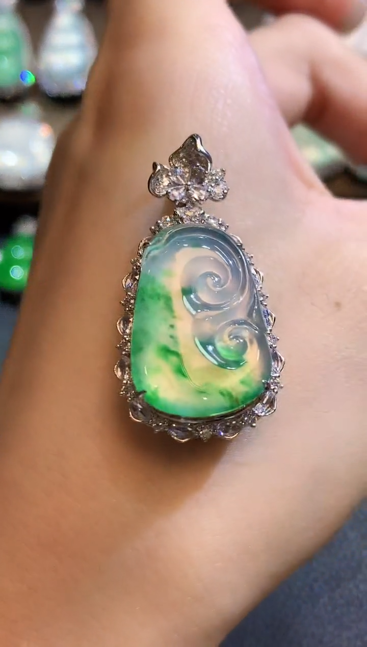 吊坠(不含链)18K金镶嵌翡翠C61