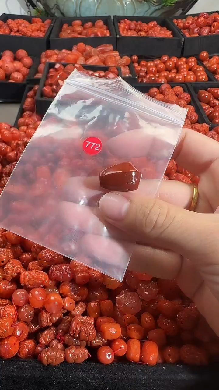 颈饰未镶嵌南红玛瑙1