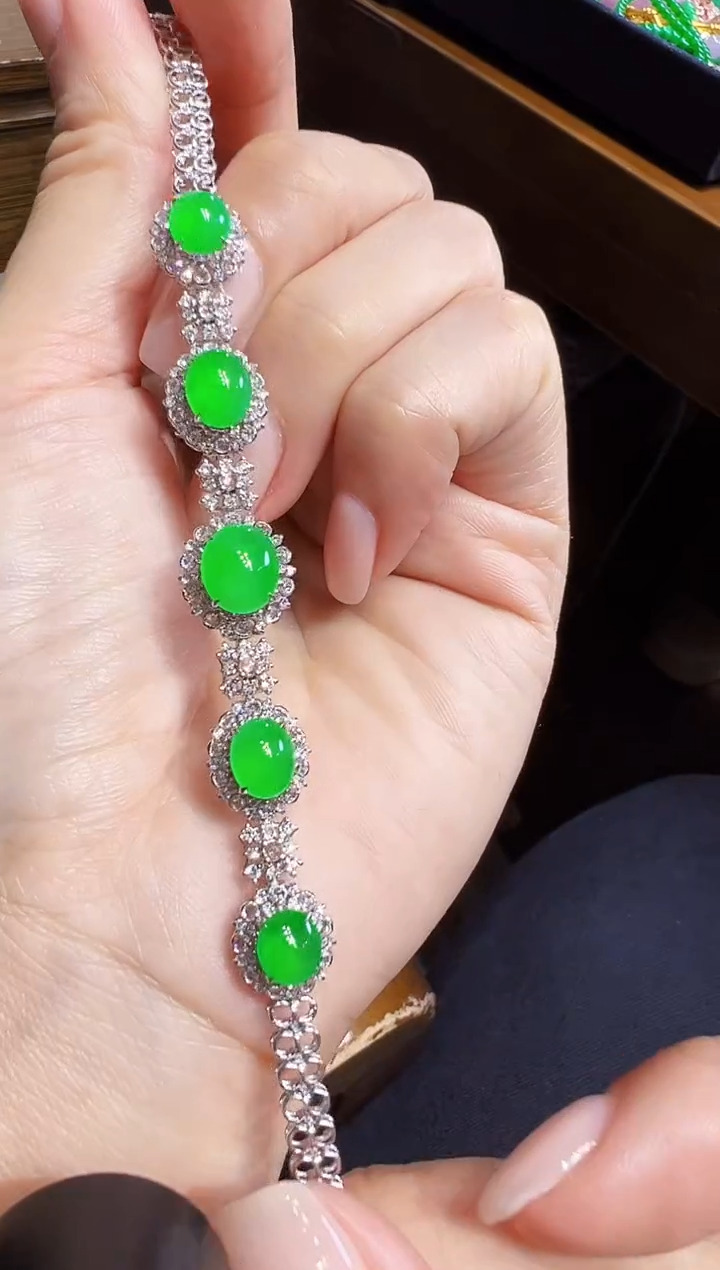 18K金镶嵌手链翡翠蛋面