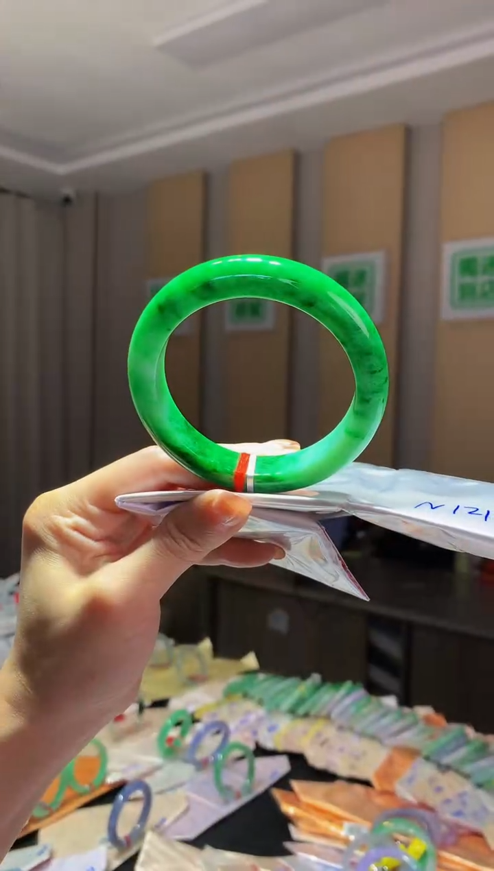 未镶嵌手镯翡翠- N121圈口60.1 全款13.5万 定金2万