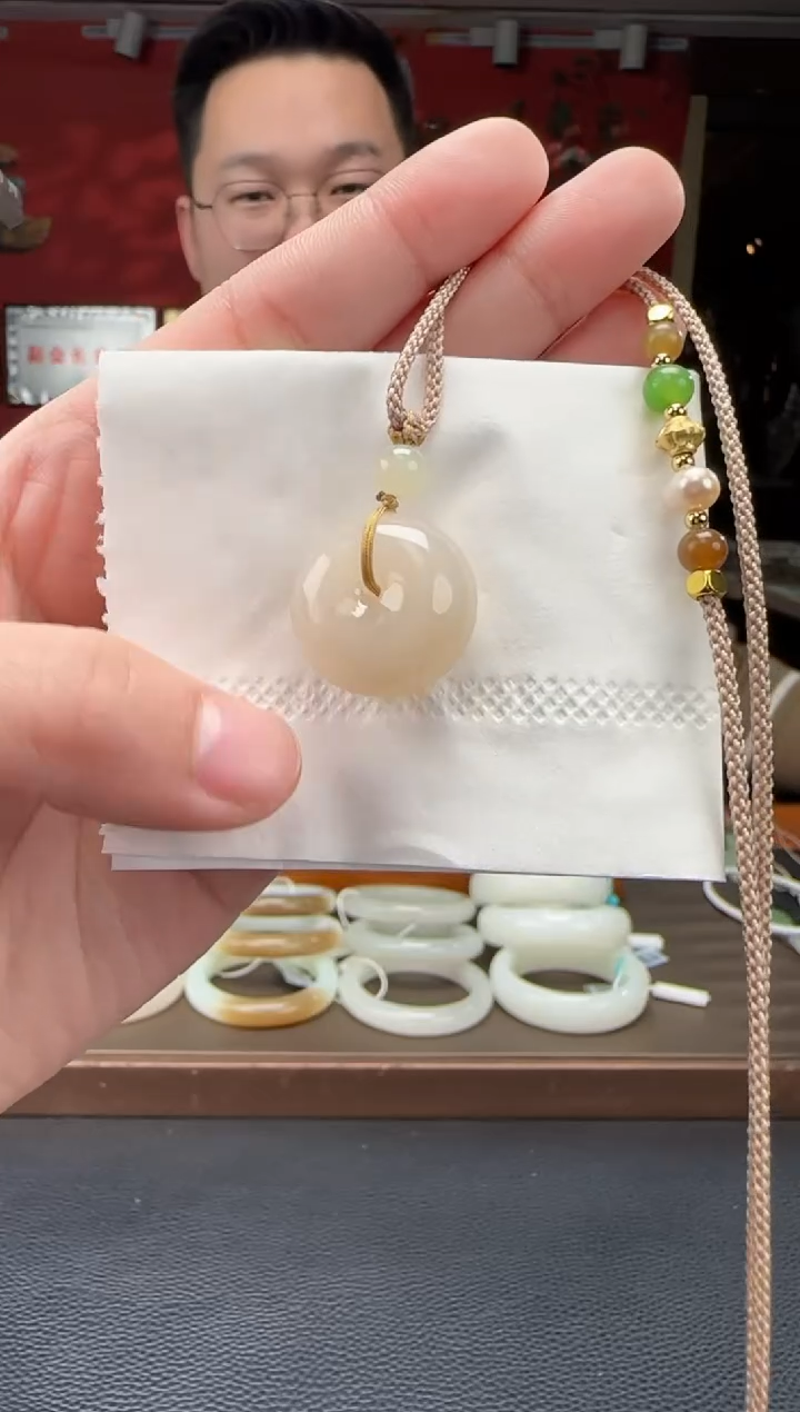 【闪购商品】和田玉颈饰未镶嵌藕粉平安扣