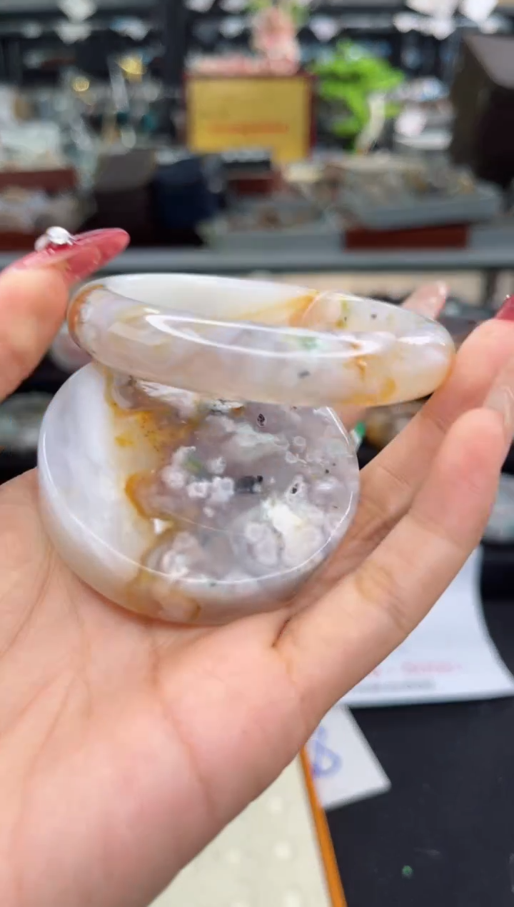 【闪购商品】石英质玉手镯未镶嵌58圈口（赠品镯心）1666642