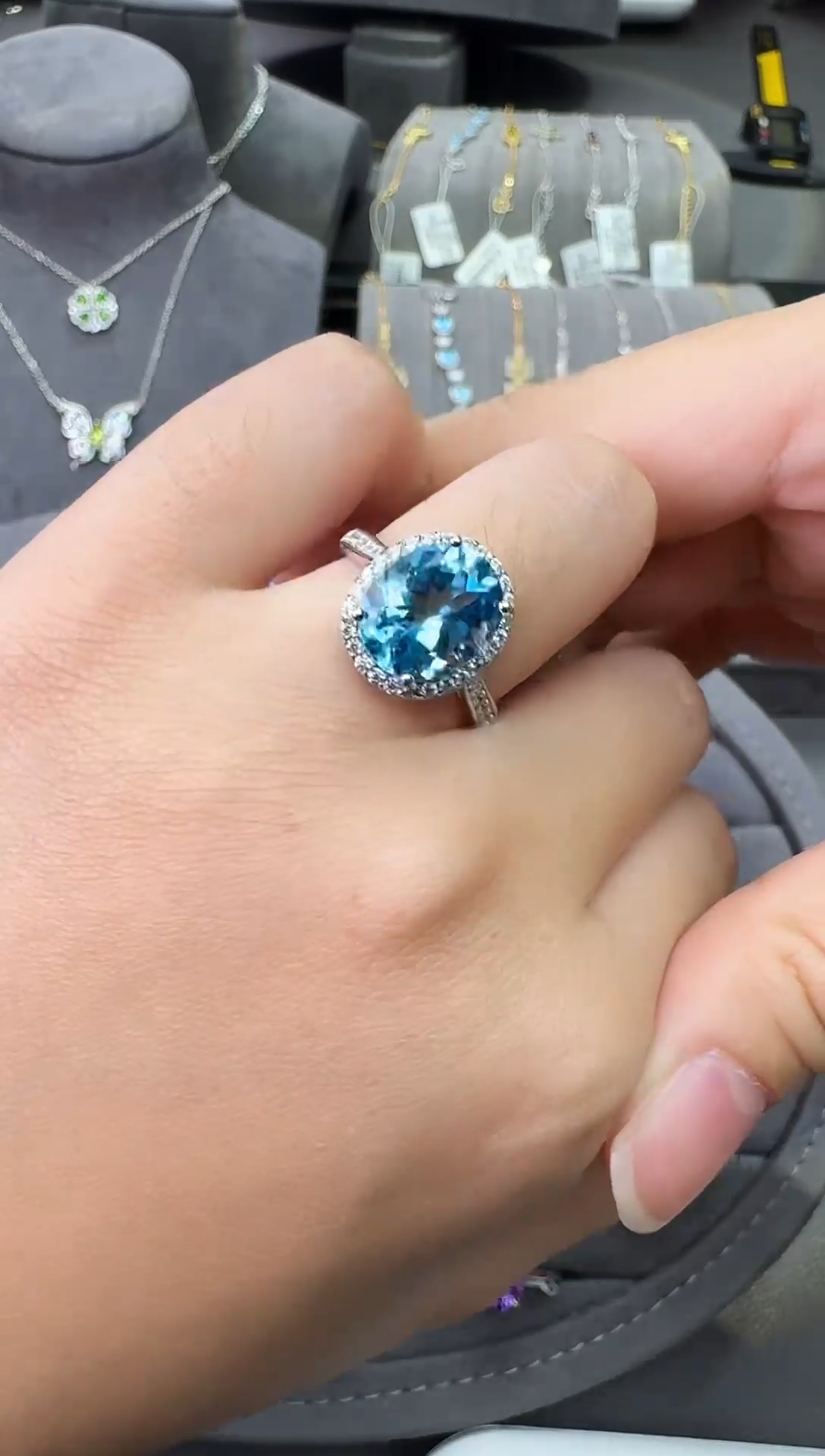 银S925镶嵌戒指托帕石{七天鉴赏}