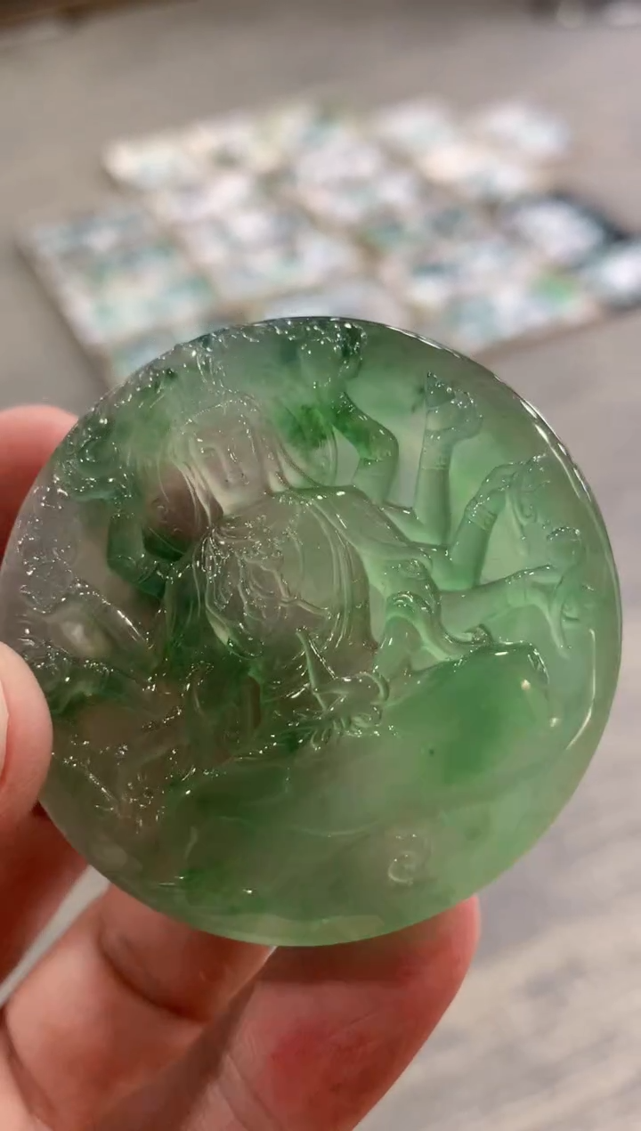 翡翠未镶嵌颈饰闫*航闫（订金一）