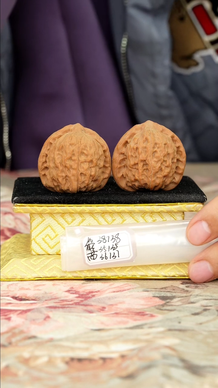 【闪购商品】文玩核桃把件非嫁接将军帽