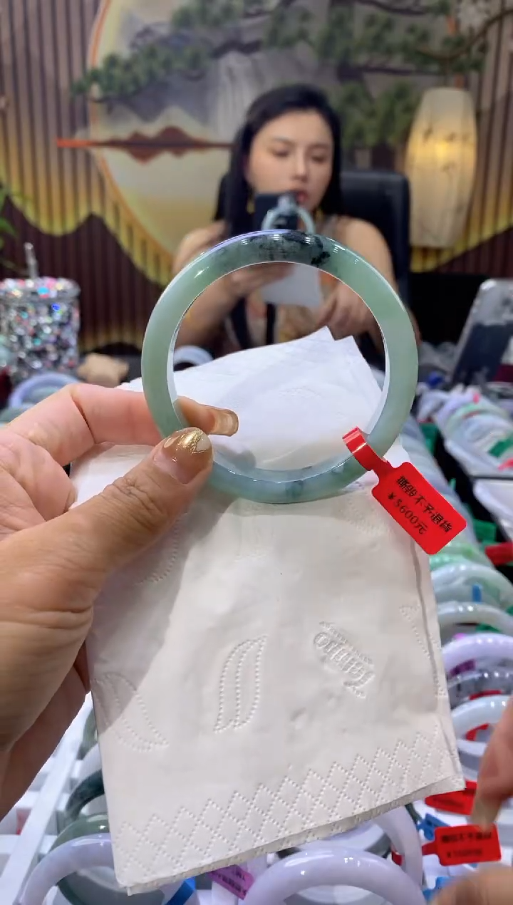 翡翠手镯未镶嵌多人05119