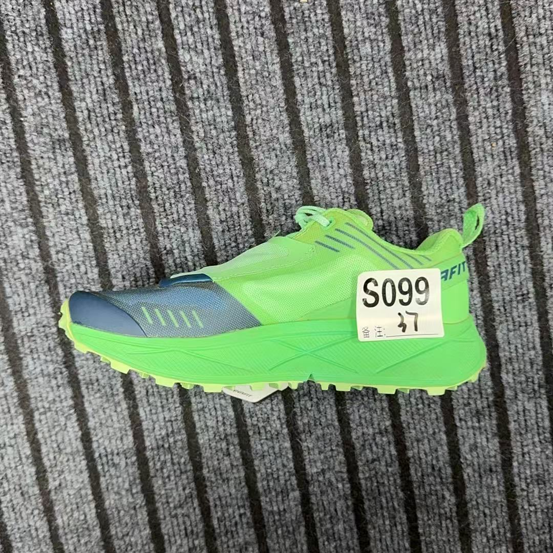 男女户外休闲鞋s099