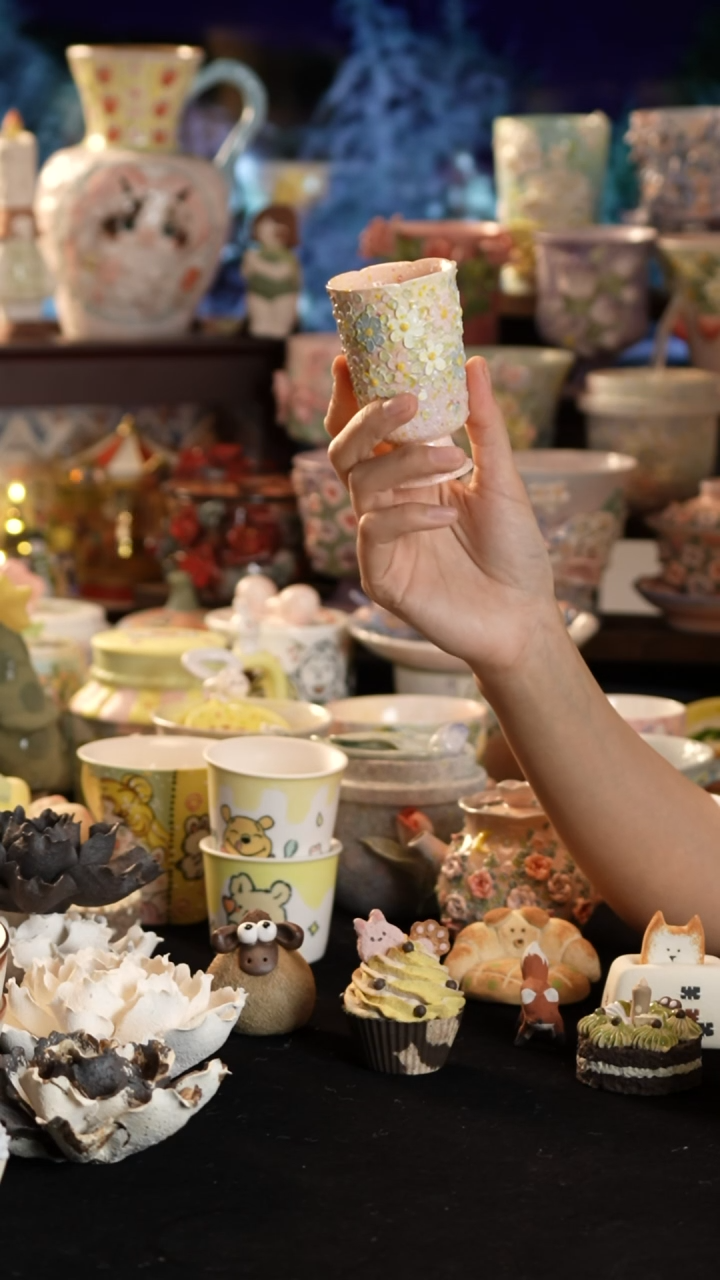 摆件陶景德镇釉下彩手绘设计师款陶瓷