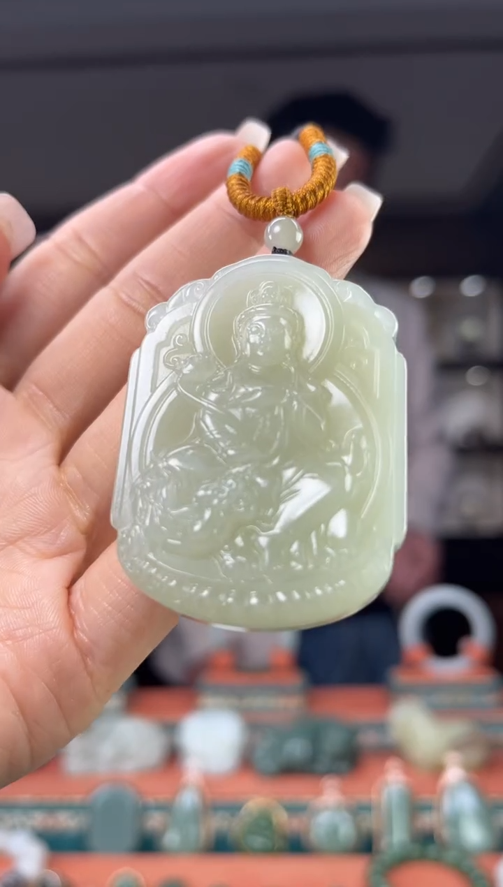 颈饰未镶嵌和田玉佩佩兔