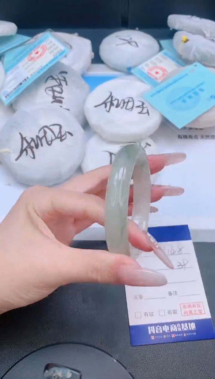 石英质玉手镯未镶嵌12L148-58