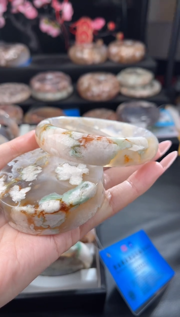 【闪购商品】石英质玉手镯未镶嵌61