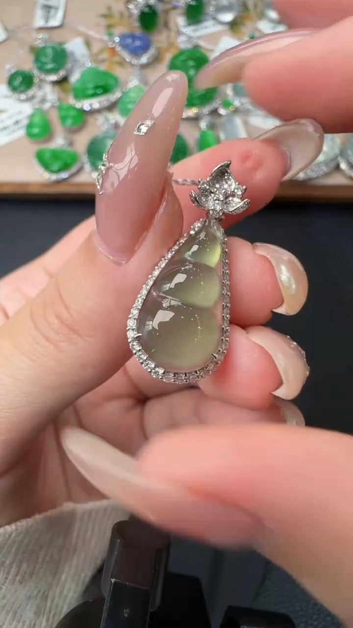 【闪购商品】翡翠吊坠(不含链)18K金镶嵌28