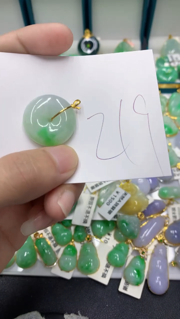 【闪购商品】翡翠颈饰18K金镶嵌翡翠