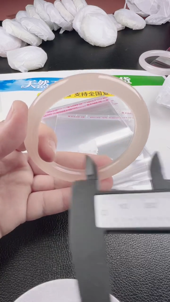 未镶嵌手镯石英质玉藕粉59