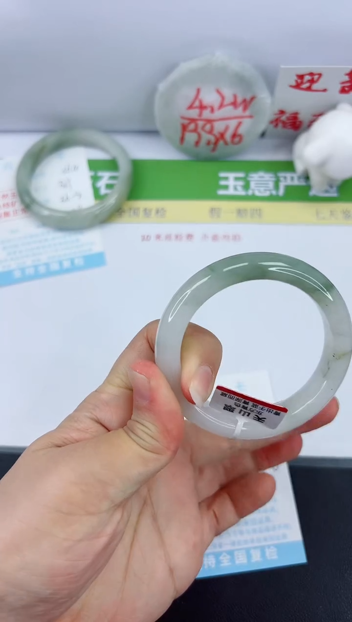 【闪购商品】石英质玉手镯未镶嵌365-52