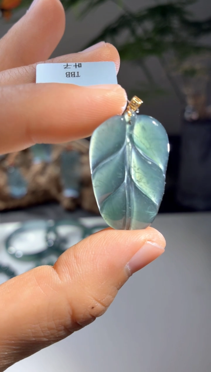 翡翠未镶嵌吊坠(不含链)A07