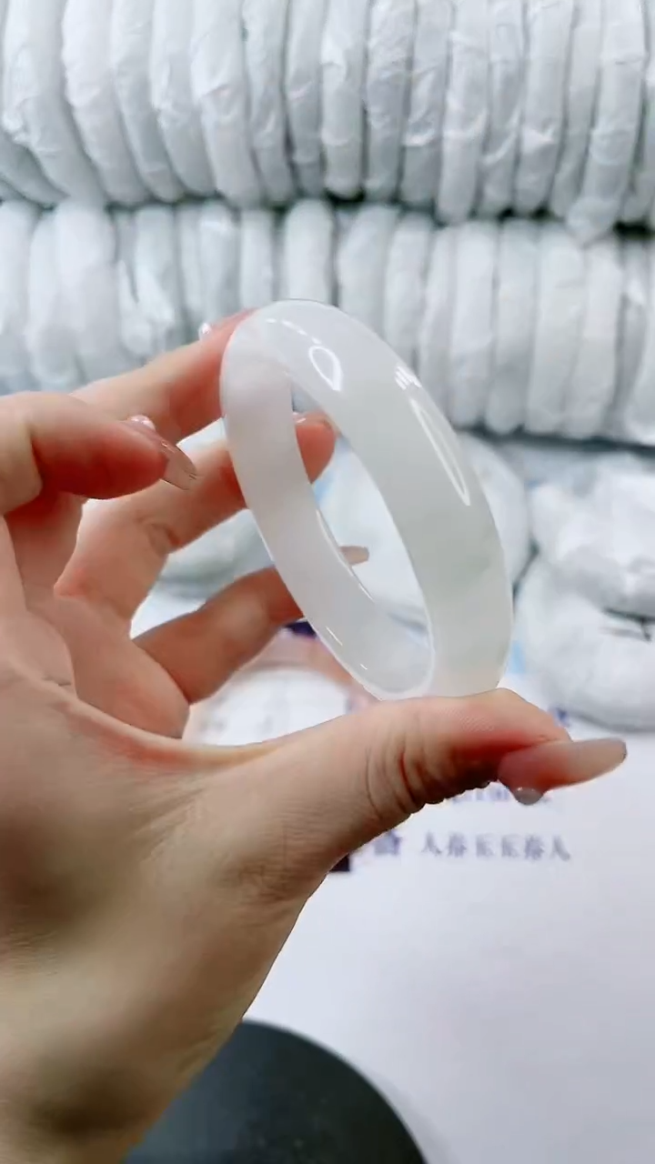 【闪购商品】石英质玉手镯未镶嵌0347116533-多样性发货