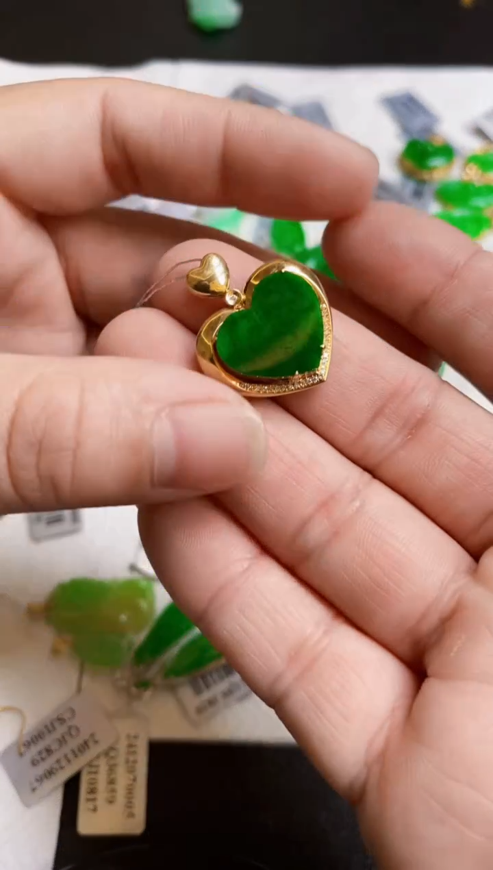 【闪购商品】翡翠颈饰18K金镶嵌吊坠