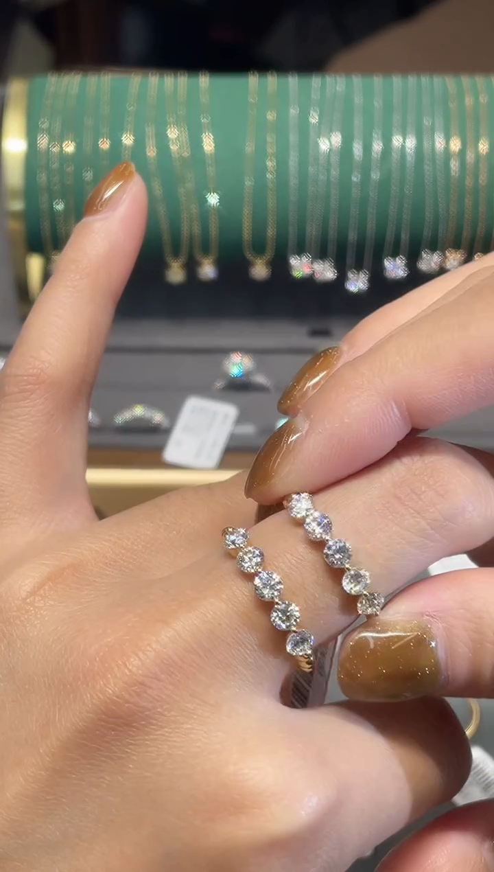 【闪购商品】钻石戒指18K金镶嵌H一克拉五公主麻花戒指多样性发一