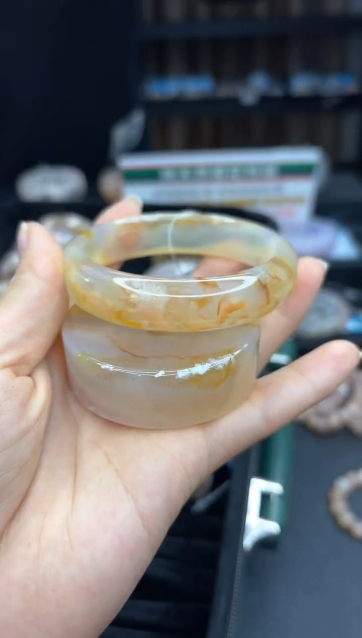 【闪购商品】石英质玉手镯未镶嵌684（58圈赠送镯心）