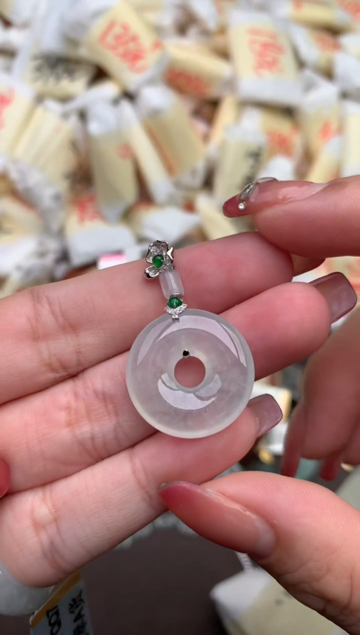 翡翠挂件18K金镶嵌—