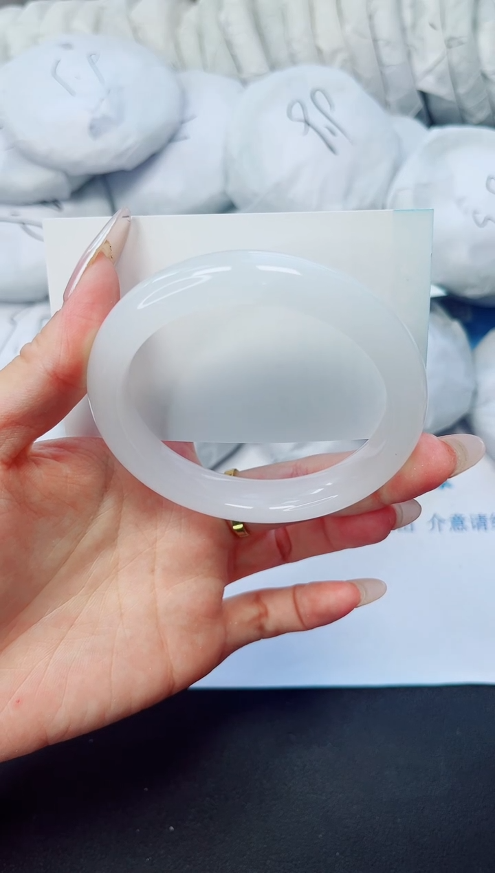 石英质玉手镯未镶嵌28/58.3