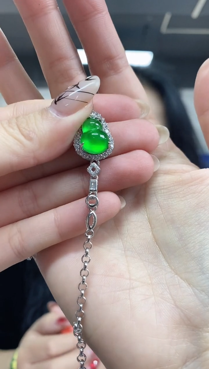 【闪购商品】翡翠手链未镶嵌多样性发其一颜色微差