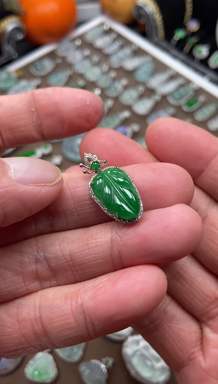 【闪购商品】翡翠吊坠(不含链)18K金镶嵌叶子