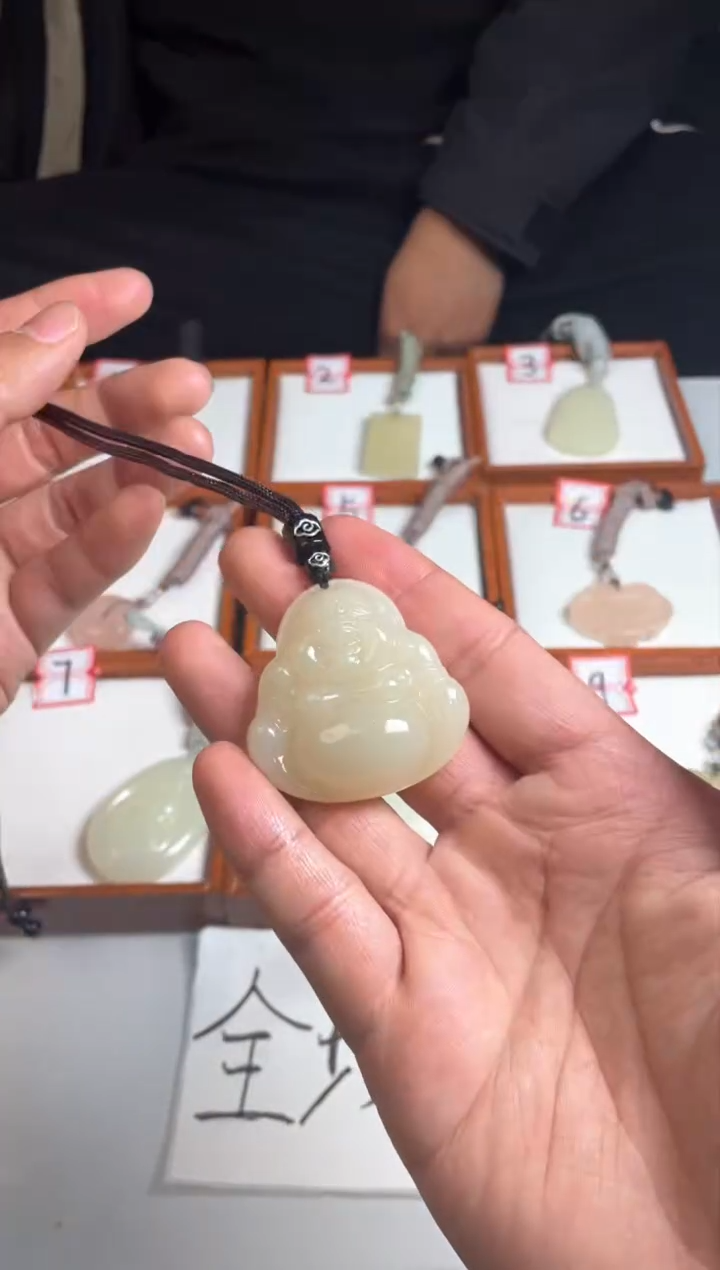 【闪购商品】石英质玉吊坠(赠链)未镶嵌福利40佛