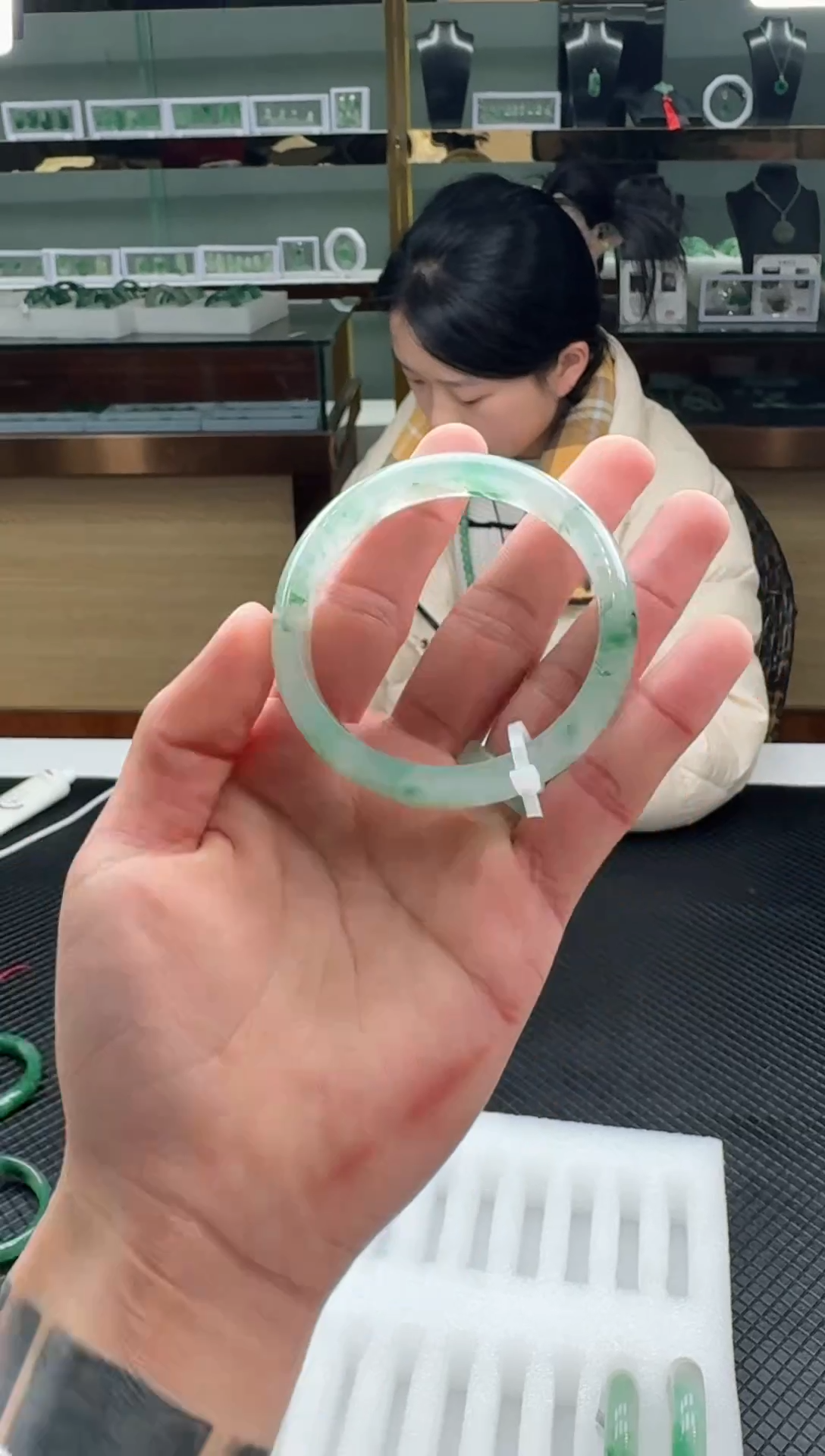 【闪购商品】石英质玉手镯未镶嵌天然冰飘花非洲翠