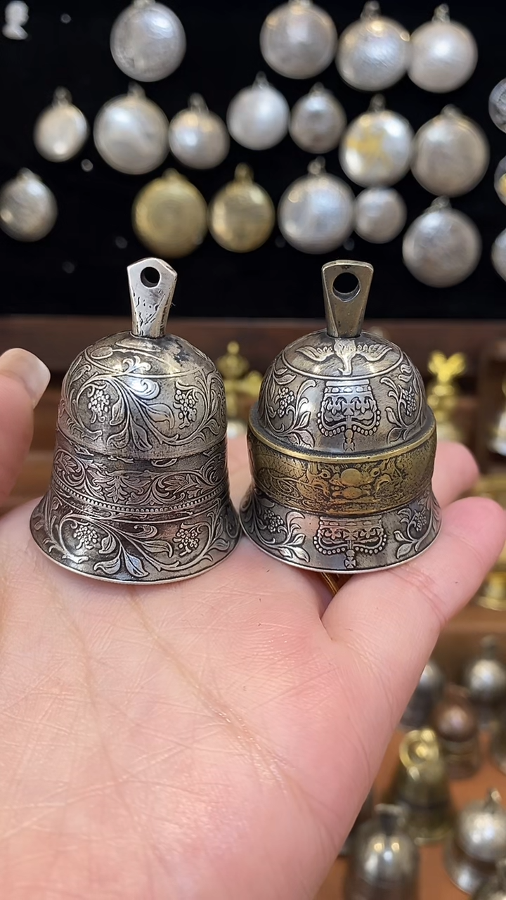 老*一克朗全银铃铛+一克朗龙还款银铃铛全品