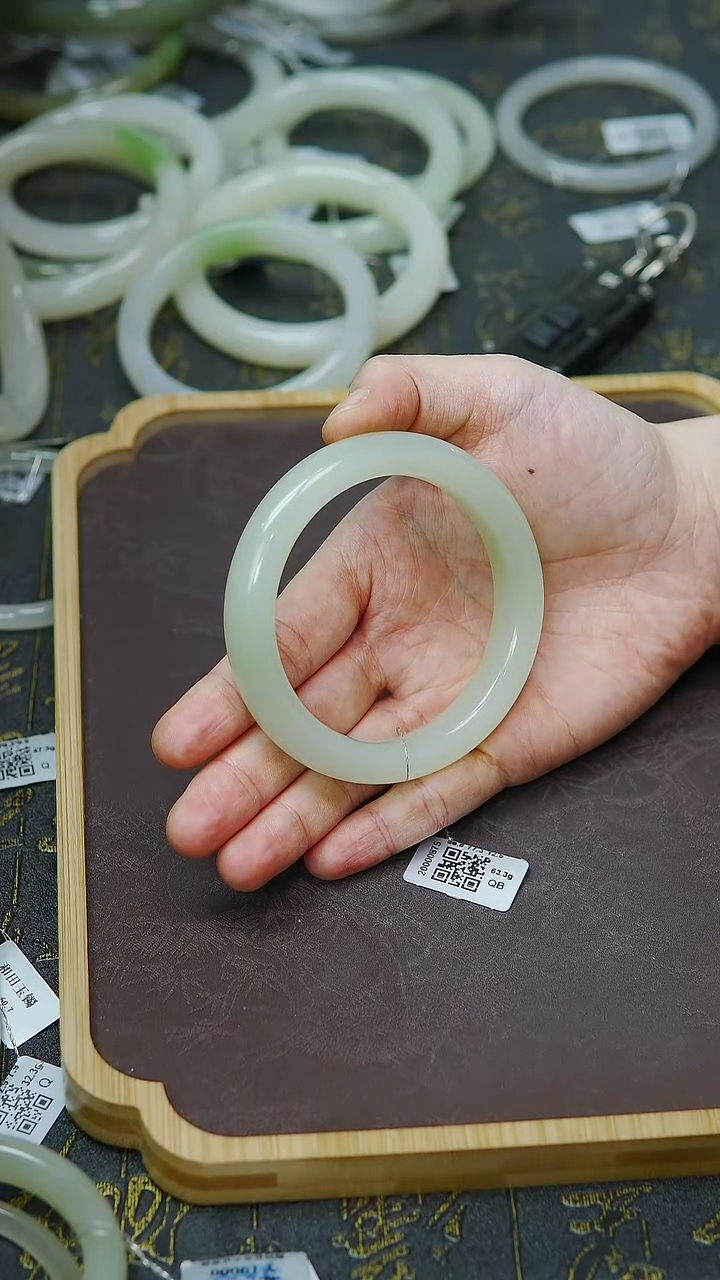 未镶嵌手镯和田玉58-59圈口正装冰胶双耳翠翠青手镯