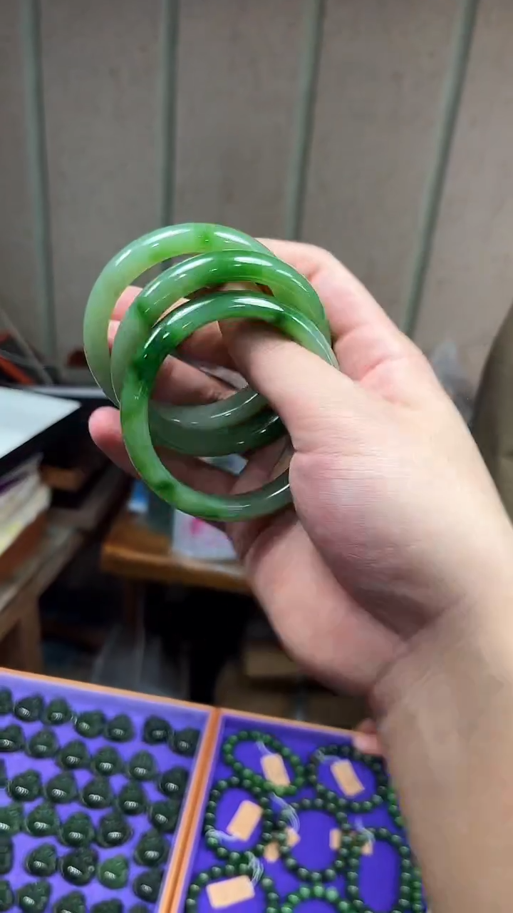 【闪购商品】和田玉手镯未镶嵌俄料手镯圈口55多样性其一发货