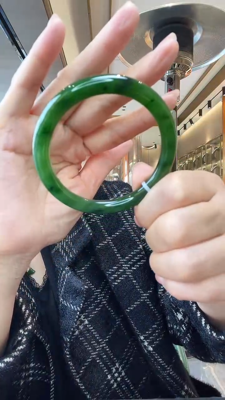 【闪购商品】和田玉手镯未镶嵌美人镯56