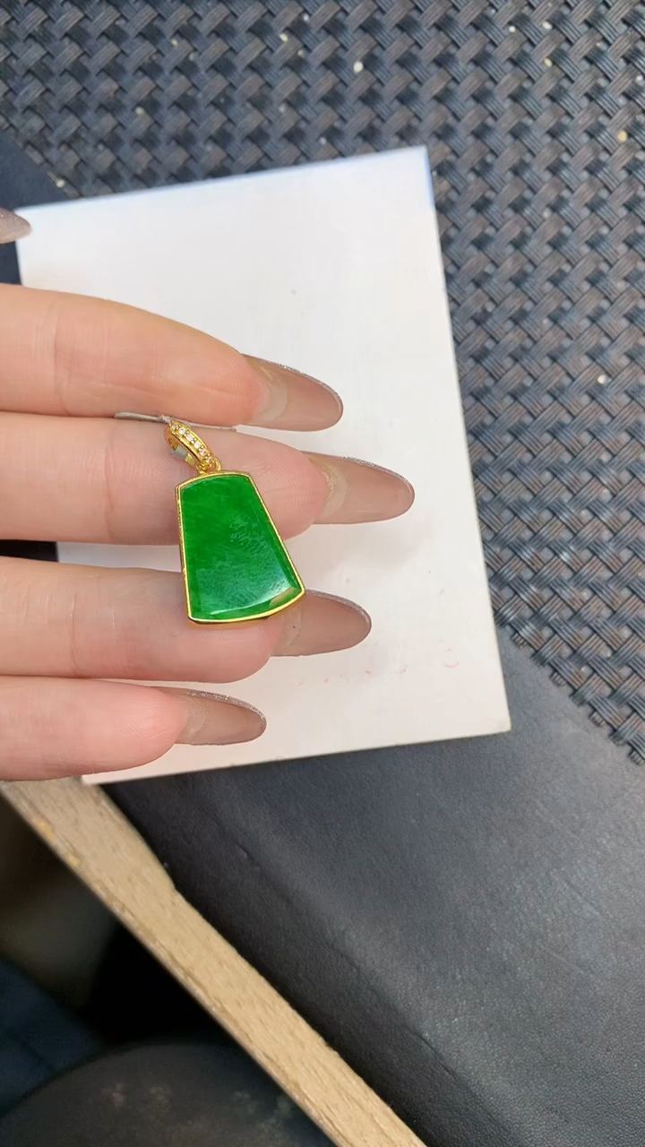 颈饰未镶嵌翡翠1