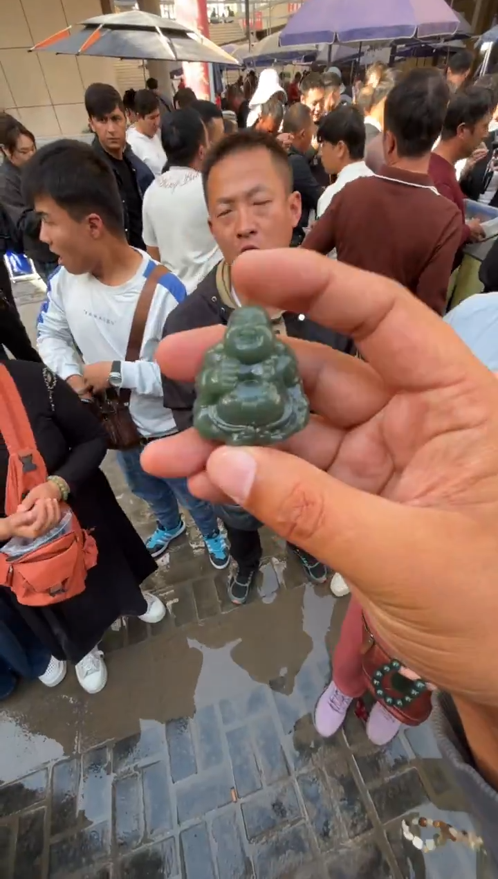 未镶嵌和田玉（糖玉）挂件和田玉