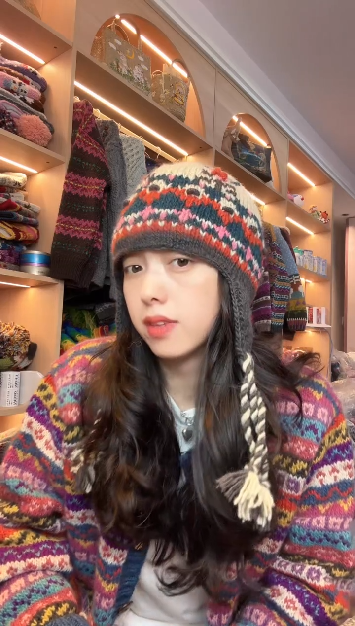 绵羊毛纯手工刺绣护耳帽