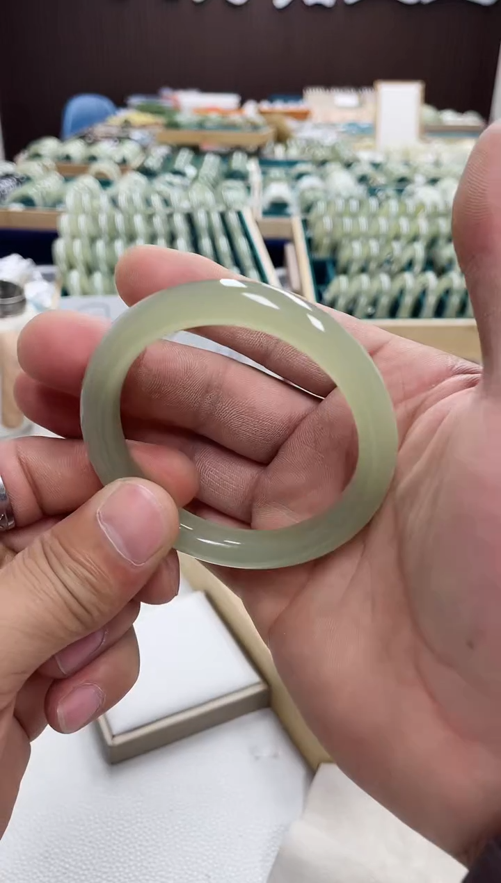 和田玉未镶嵌手镯和田玉手镯